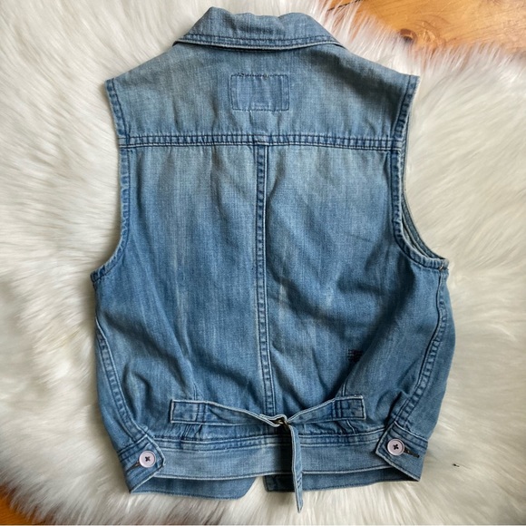 XS Levis Vest - Picture 4 of 6